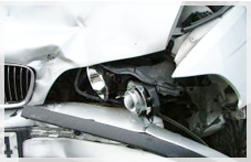 交通事故で自動車が損壊してしまったが、保険会社に請求できるのか？